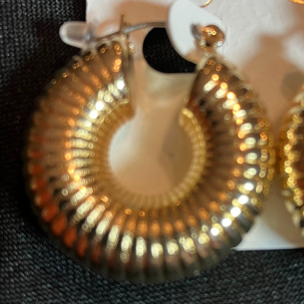 Jessica Simpson Chunky Gold Tone Hoops 1"